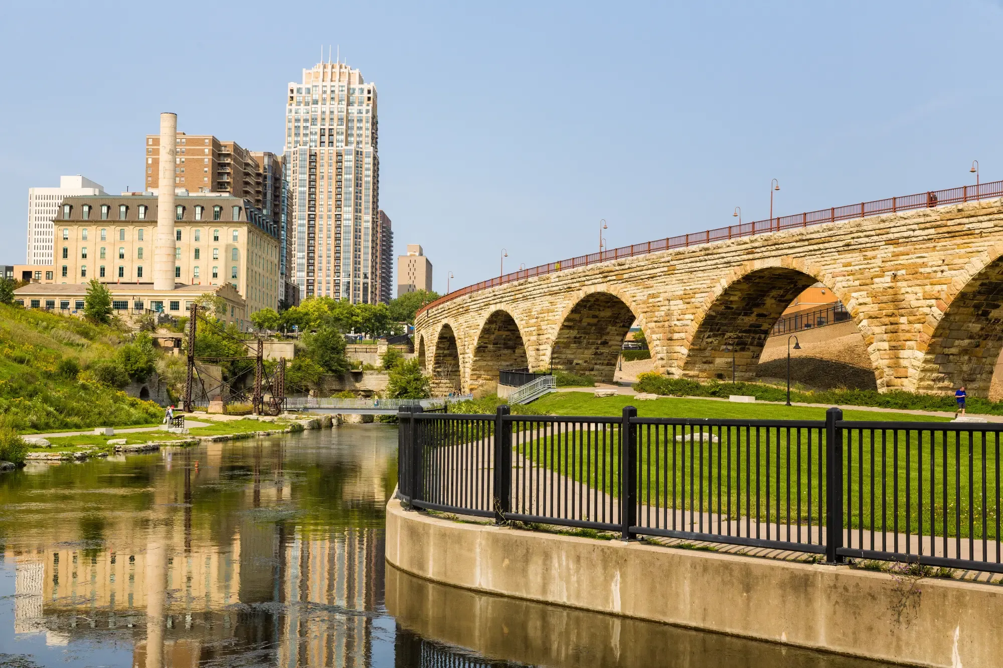 Stone Arch Bridge and old Gold Medal plant, Minneapolis, Minnesota